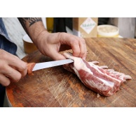 Vykosťovací nůž s úzkou čepelí a dřevěnou rukojetí v délce 13 cm