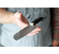 Santoku Premier Plus kovaný se speciálním výbrusem v délce 18 cm