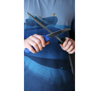 Vykosťovací nůž se zahnutou čepelí, neohebný v délce 13 cm